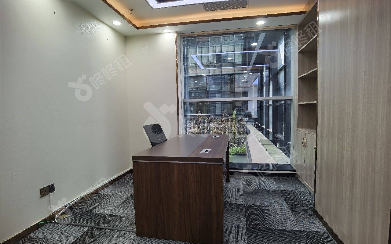 中国凤凰大厦_228平_精装_办公室隔间