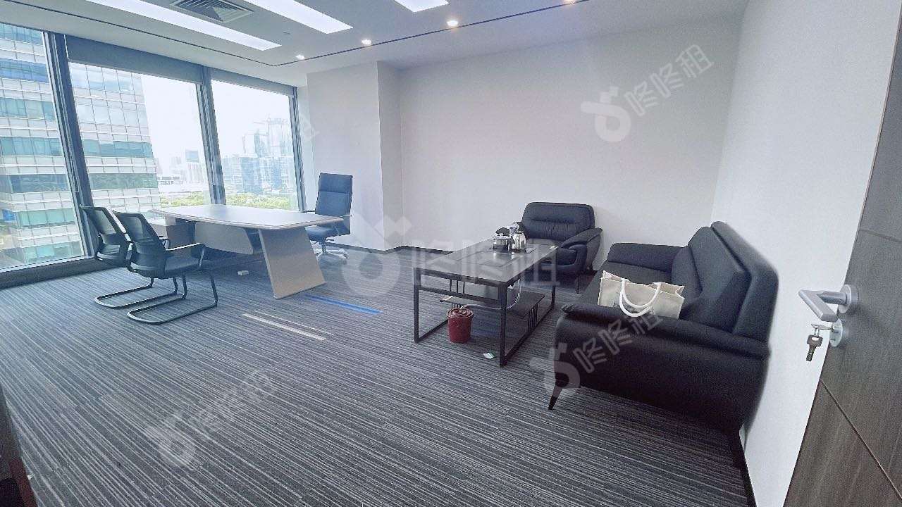 诺德金融中心_305平_精装_办公室隔间