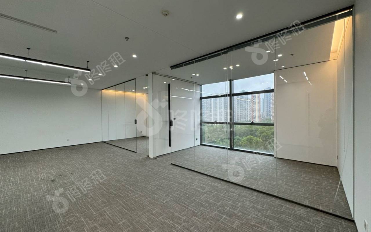 绿景美景广场_246平_精装_办公室开间