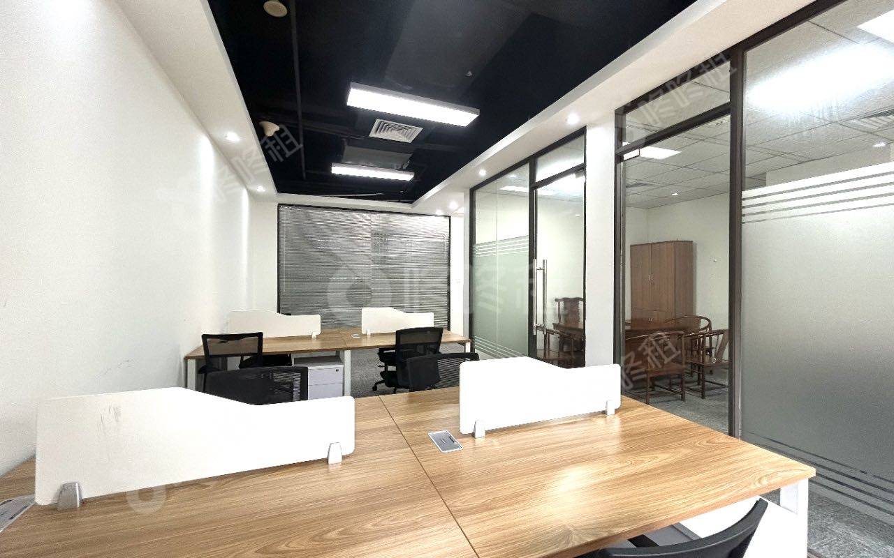 东方科技大厦_170平_精装_办公室开间