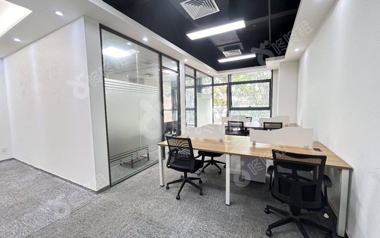 东方科技大厦_170平_精装_办公室开间