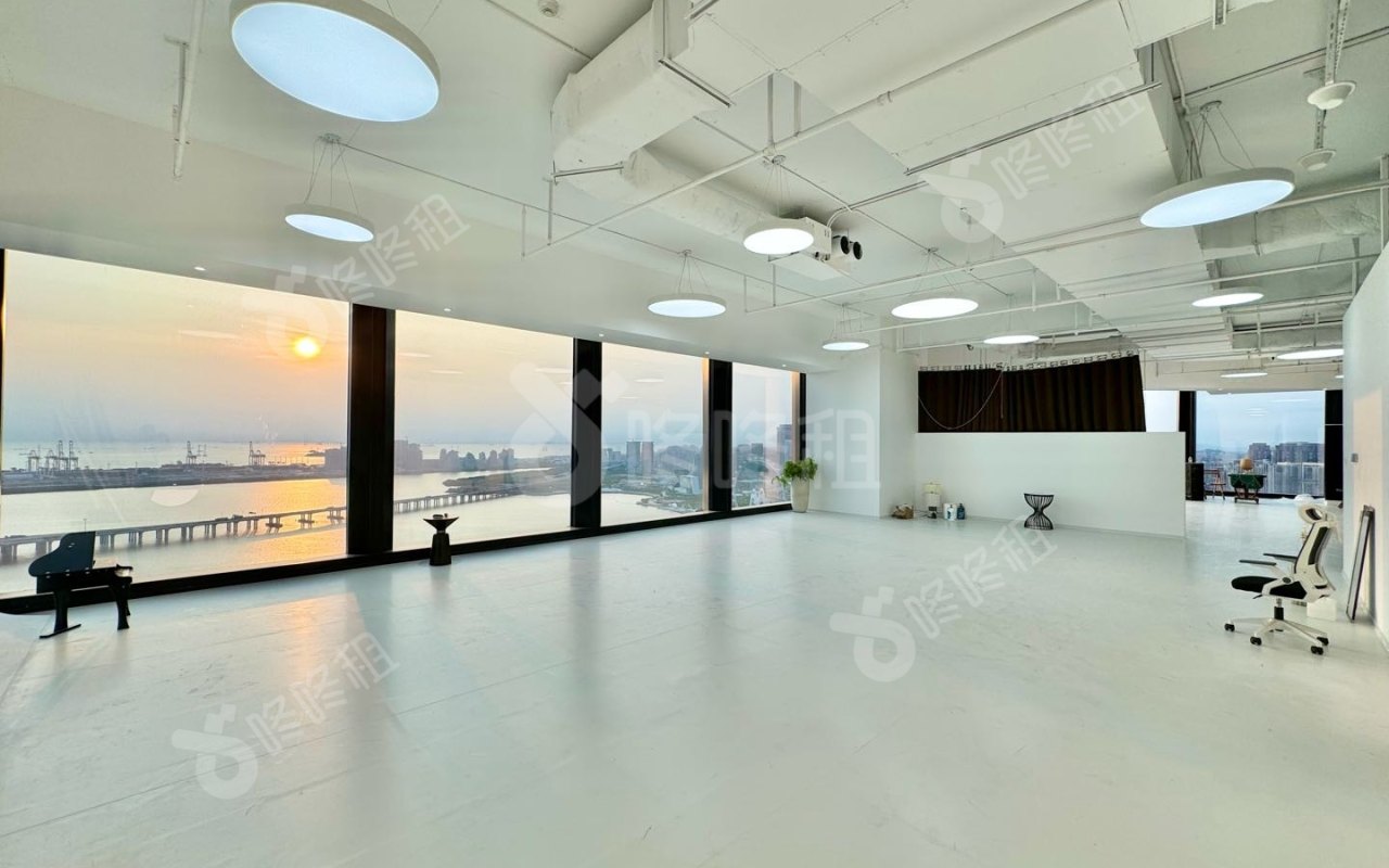 恒裕前海金融中心_589平_豪装_办公室开间
