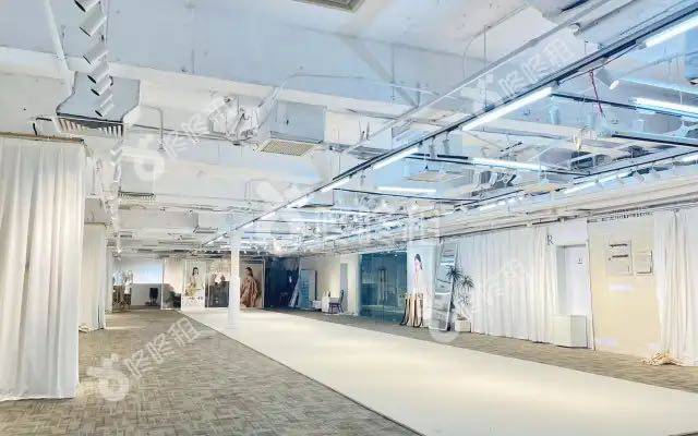 天利中央广场_2688平_精装_办公室开间