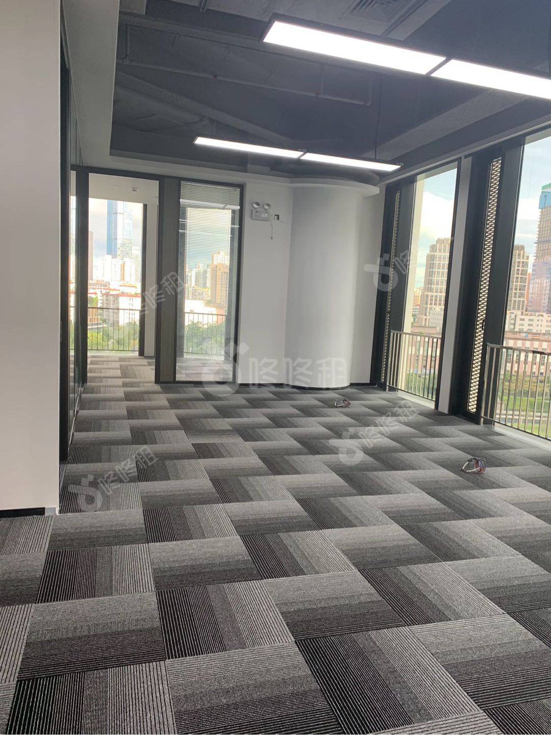 华联城市中心_208平_精装_办公室开间