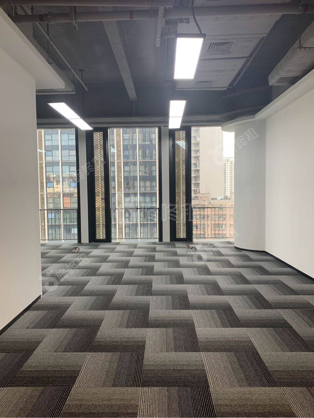 华联城市中心_208平_精装_办公室开间