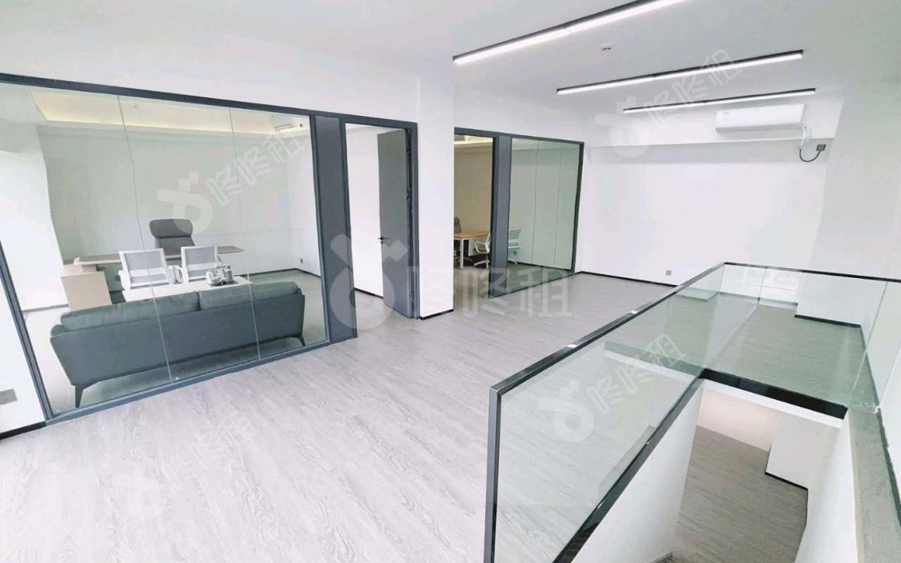 卓汇佳广场_367平_精装_办公室开间