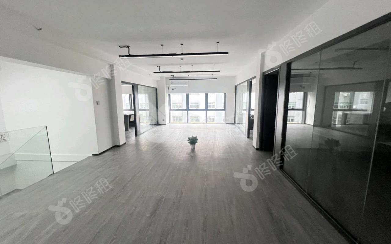 卓汇佳广场_528平_精装_办公室开间