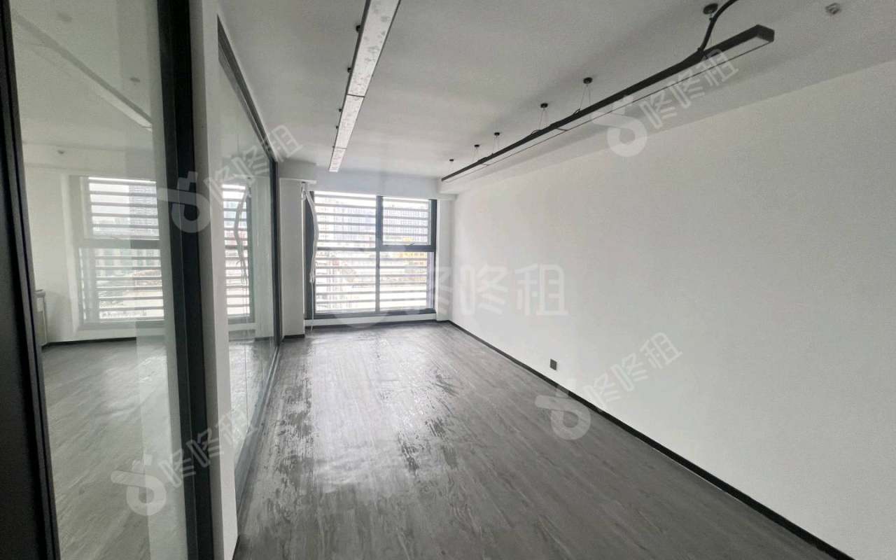 卓汇佳广场_528平_精装_办公室隔间