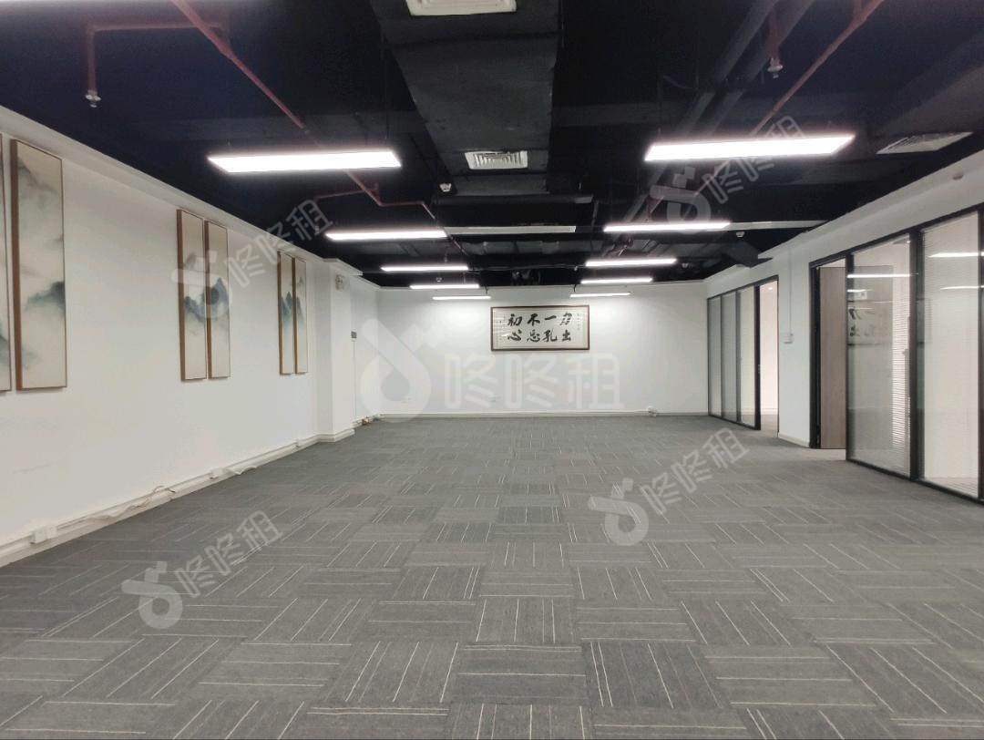 财富港国际中心_376平_精装_办公室开间