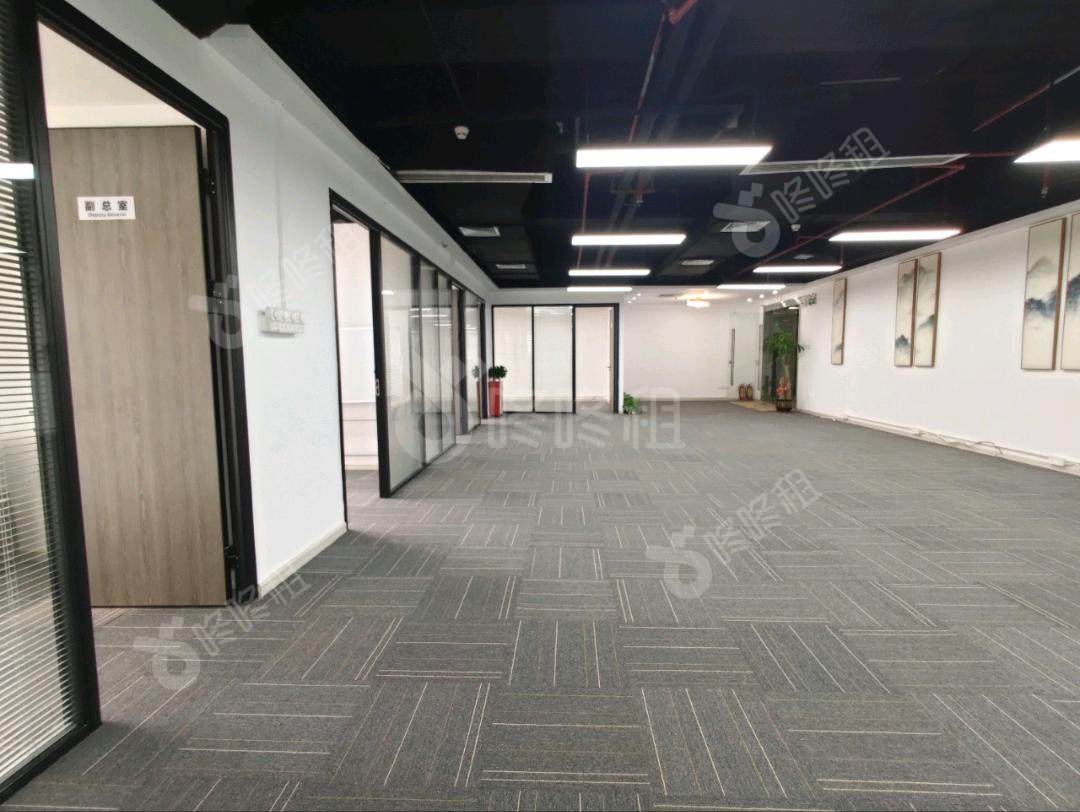 财富港国际中心_376平_精装_办公室开间
