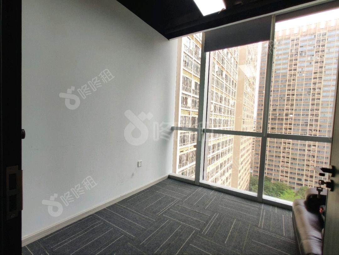 财富港国际中心_376平_精装_办公室隔间