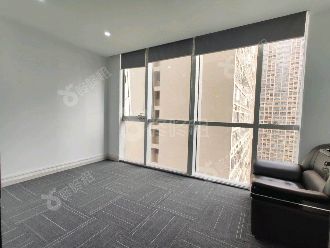 财富港国际中心_376平_精装_办公室隔间