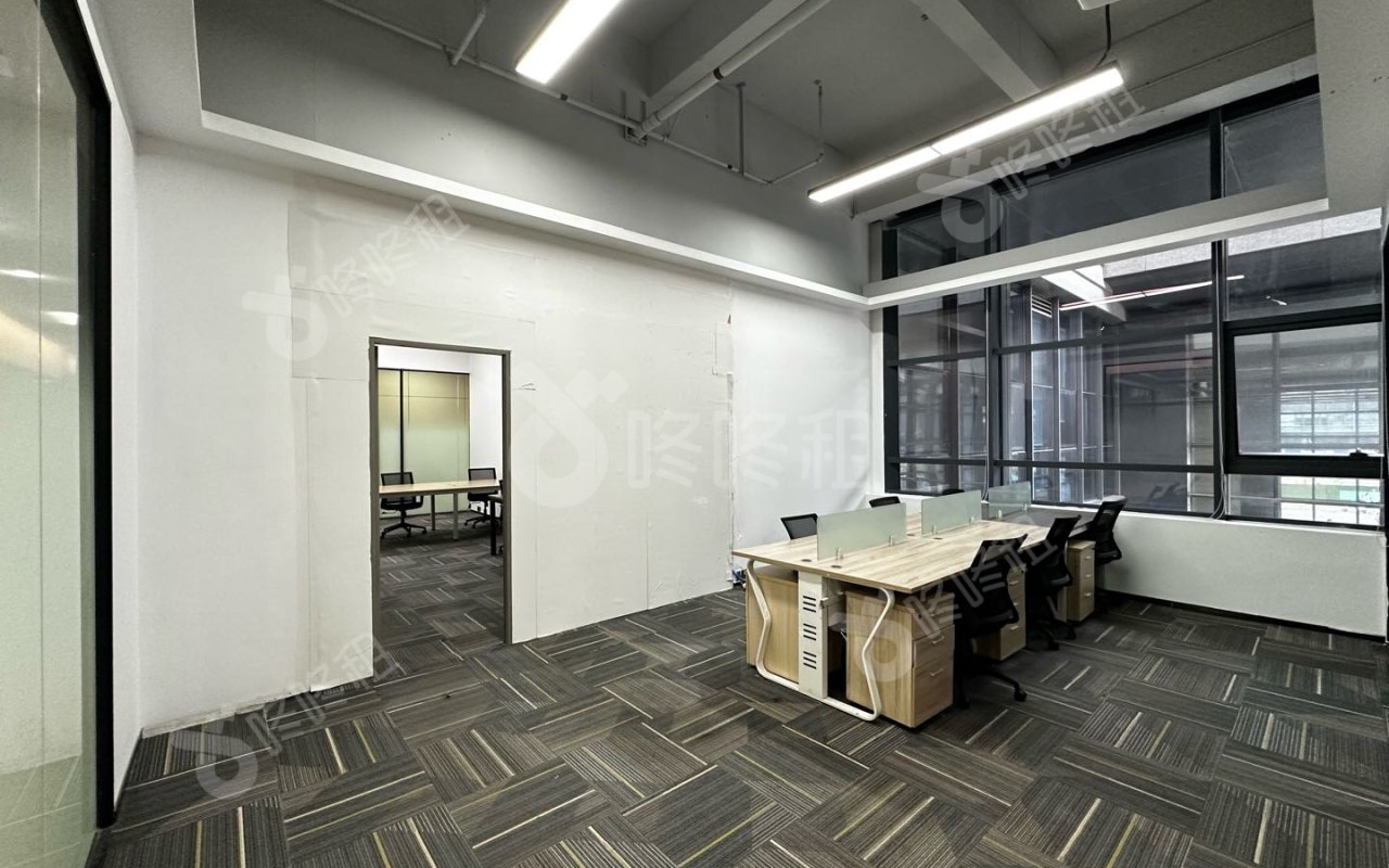 东方科技大厦_180平_精装_办公室开间