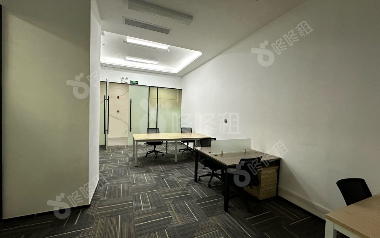 东方科技大厦_180平_精装_办公室开间