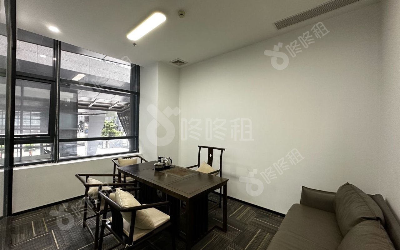 东方科技大厦_180平_精装_办公室隔间