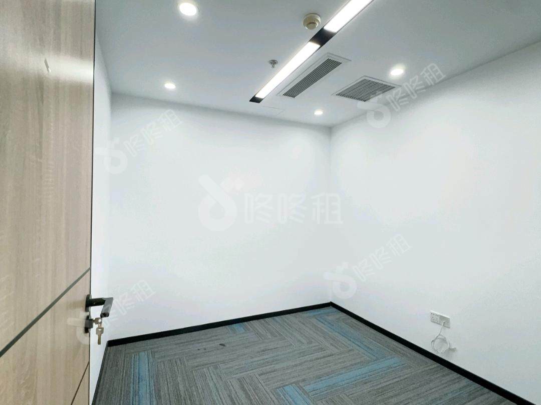 创举商务大厦_178平_精装_办公室隔间