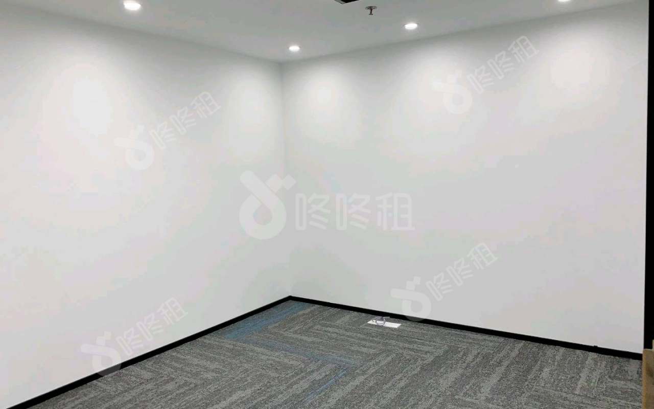 广州交易广场_132平_精装_办公室隔间