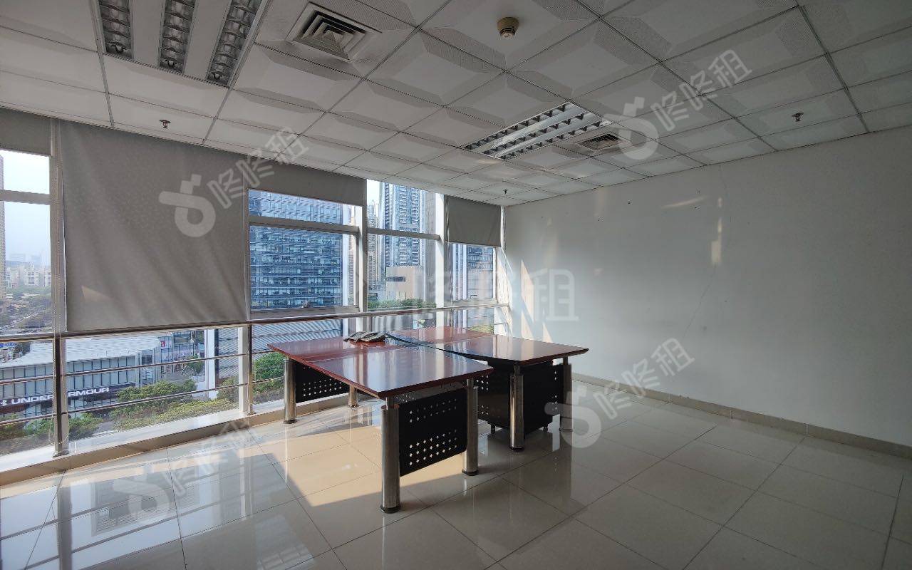 德赛科技大厦_500平_精装_办公室隔间