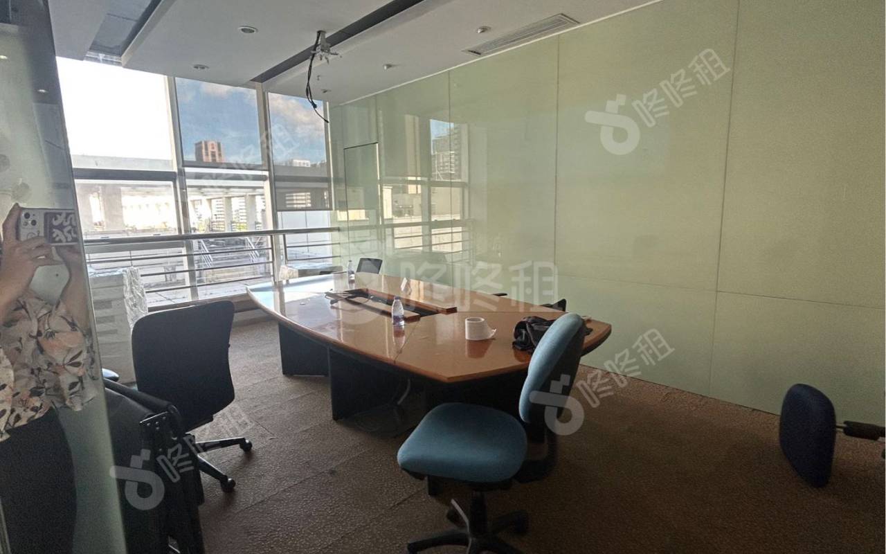 中电长城大厦_1385平_精装_办公室隔间