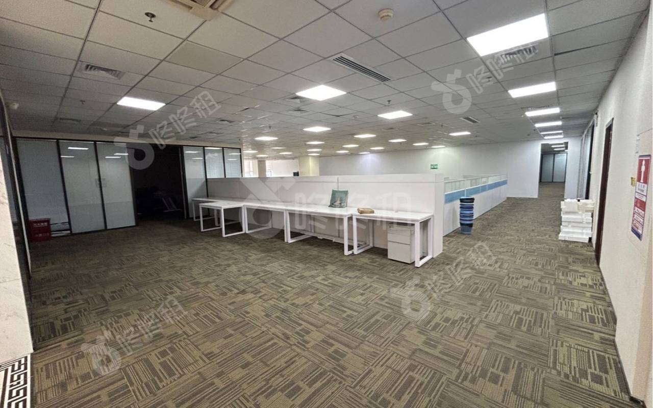 中电长城大厦_1358平_精装_办公室开间