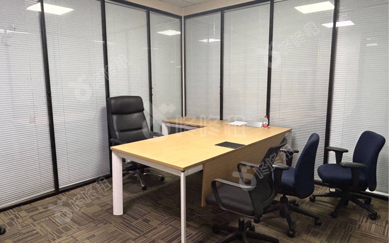 中电长城大厦_1358平_精装_办公室隔间