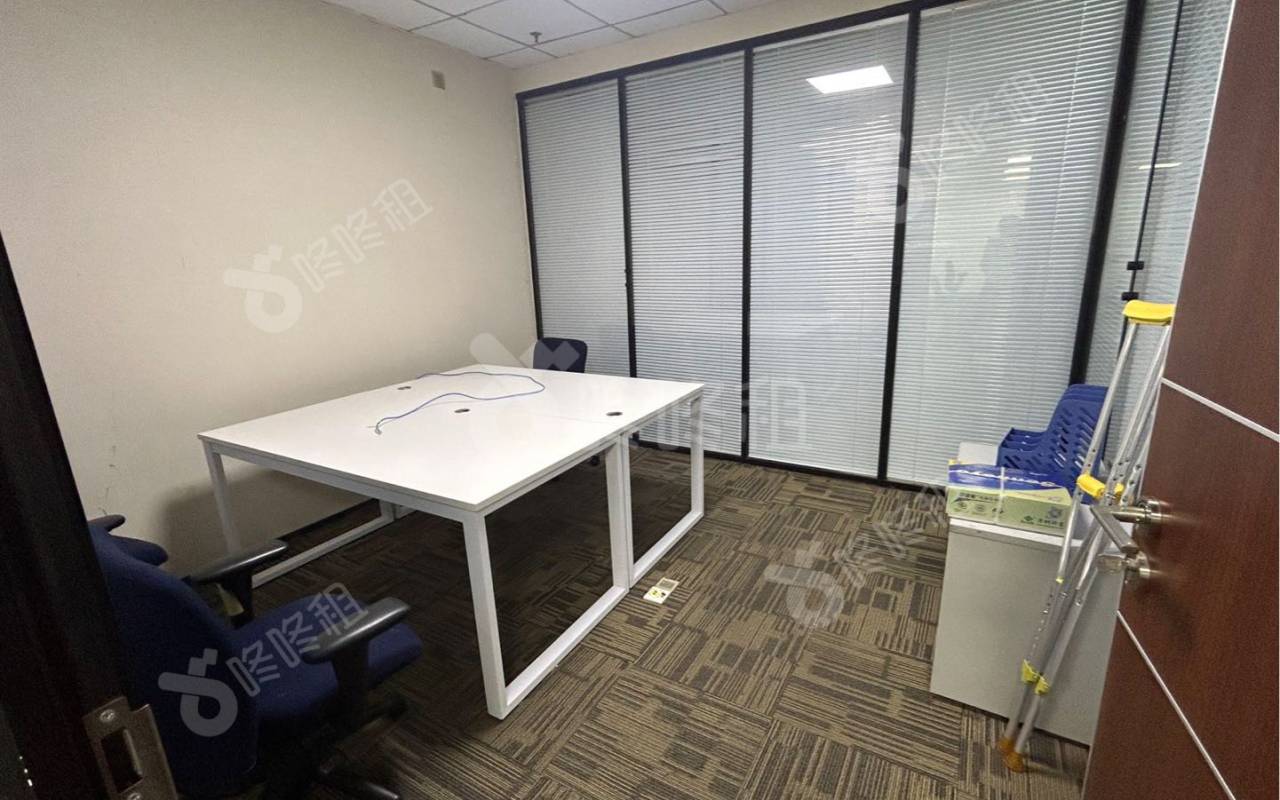 中电长城大厦_1358平_精装_办公室隔间