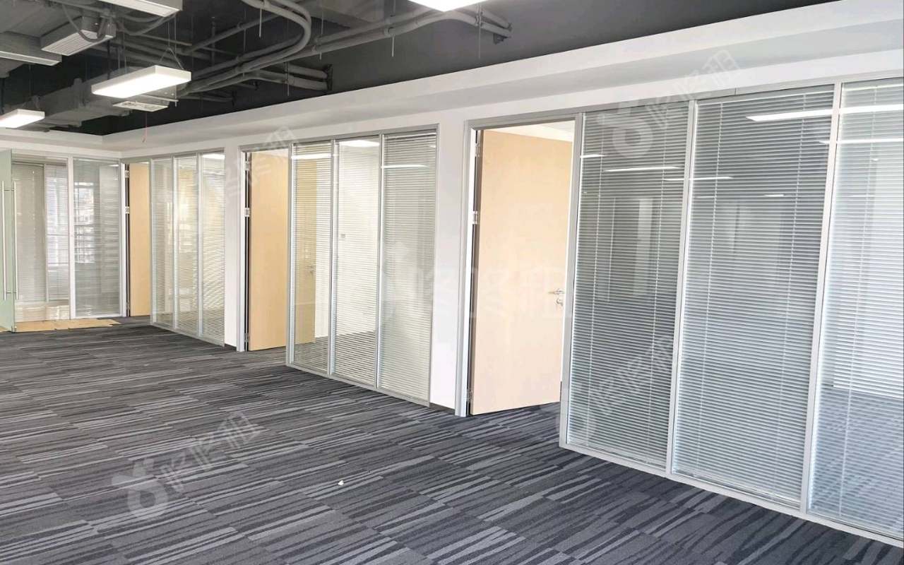 研祥科技大厦_334平_精装_办公室开间