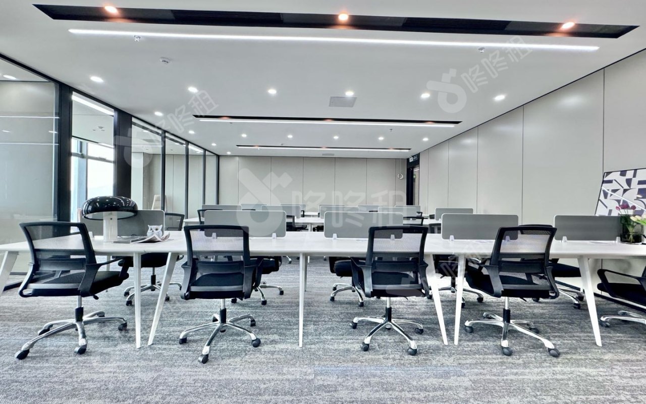 盛龙时代广场_318平_精装_办公室开间