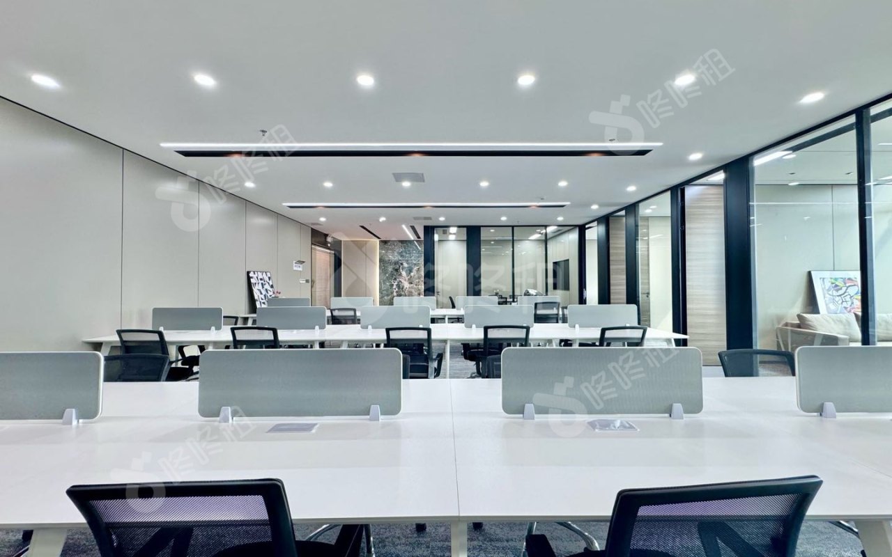 盛龙时代广场_318平_精装_办公室开间