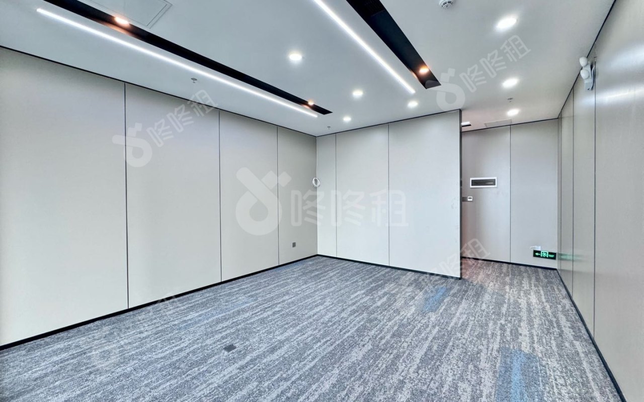 盛龙时代广场_102平_精装_办公室开间