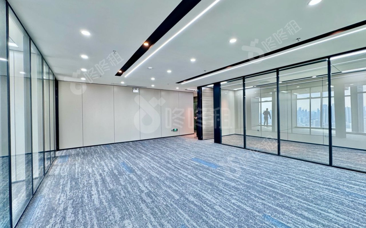 盛龙时代广场_240平_精装_办公室开间