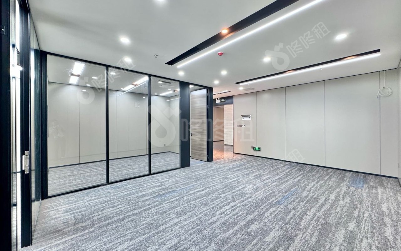 盛龙时代广场_175平_精装_办公室开间