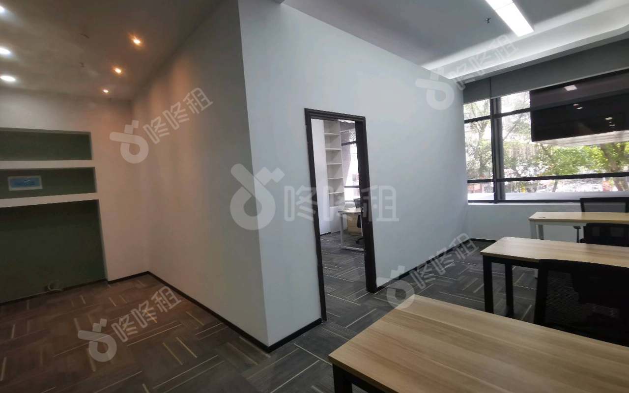 东方科技大厦_130平_精装_办公室开间