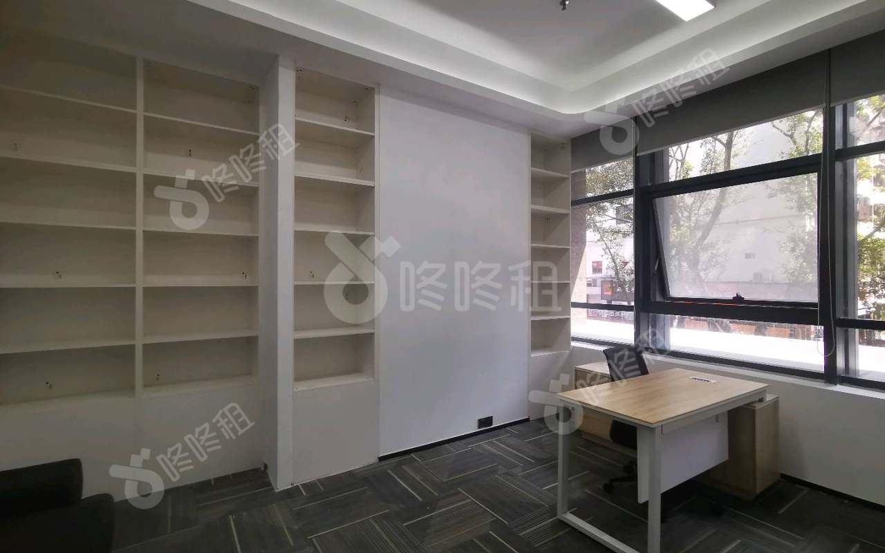 东方科技大厦_130平_精装_办公室隔间