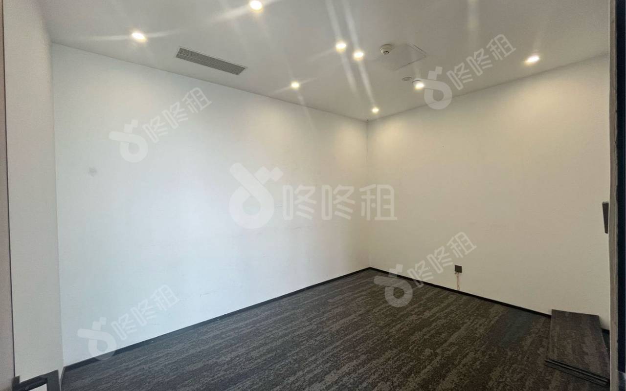 蘅芳科技大厦_195平_精装_办公室隔间