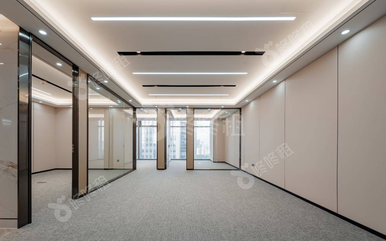 金中环商务大厦_218平_精装_办公室开间