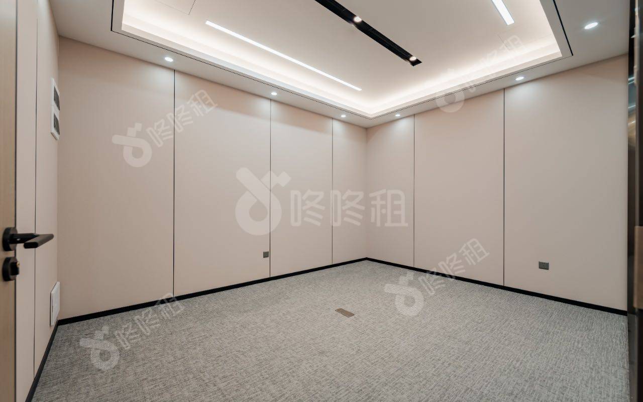 金中环商务大厦_218平_精装_办公室隔间