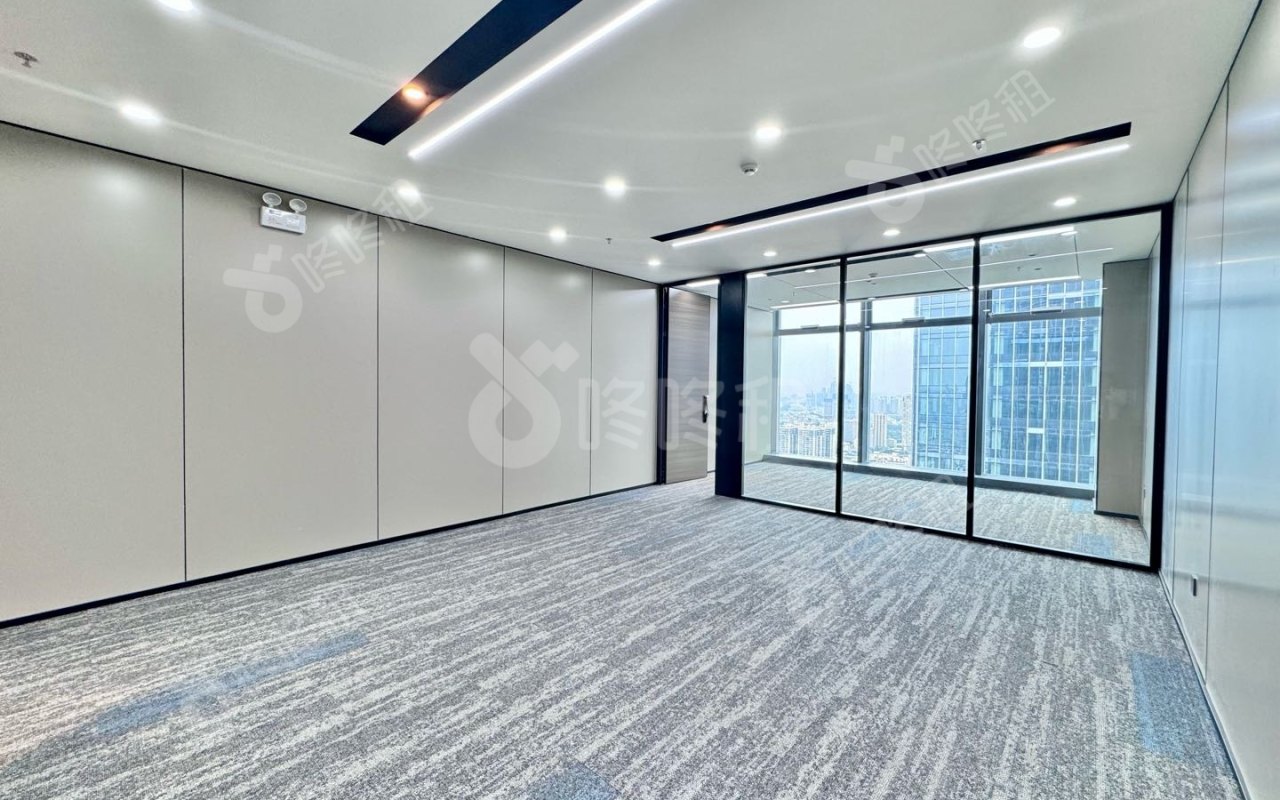 盛龙时代广场_121平_精装_办公室开间