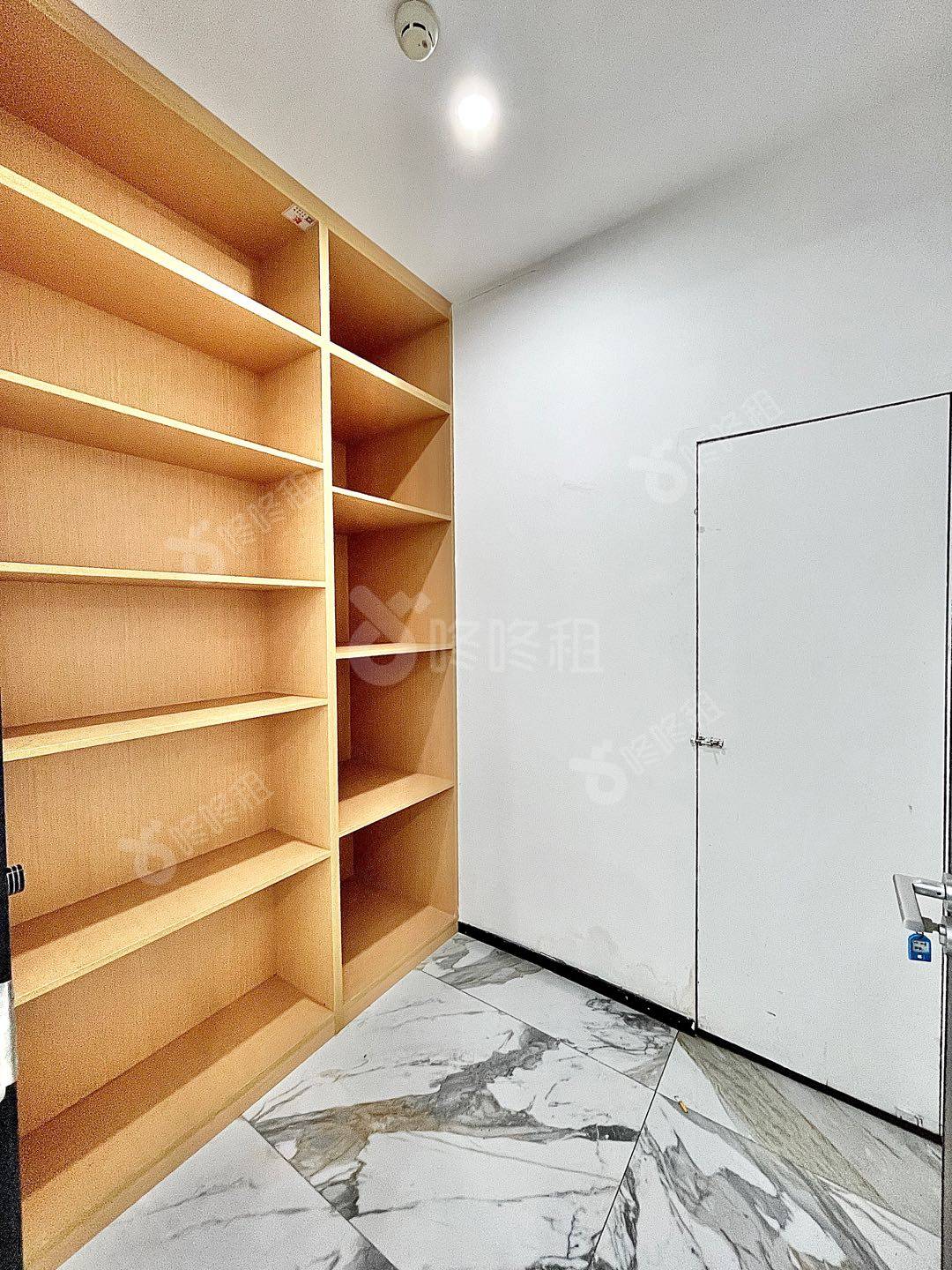 方大城_398平_精装_办公室隔间