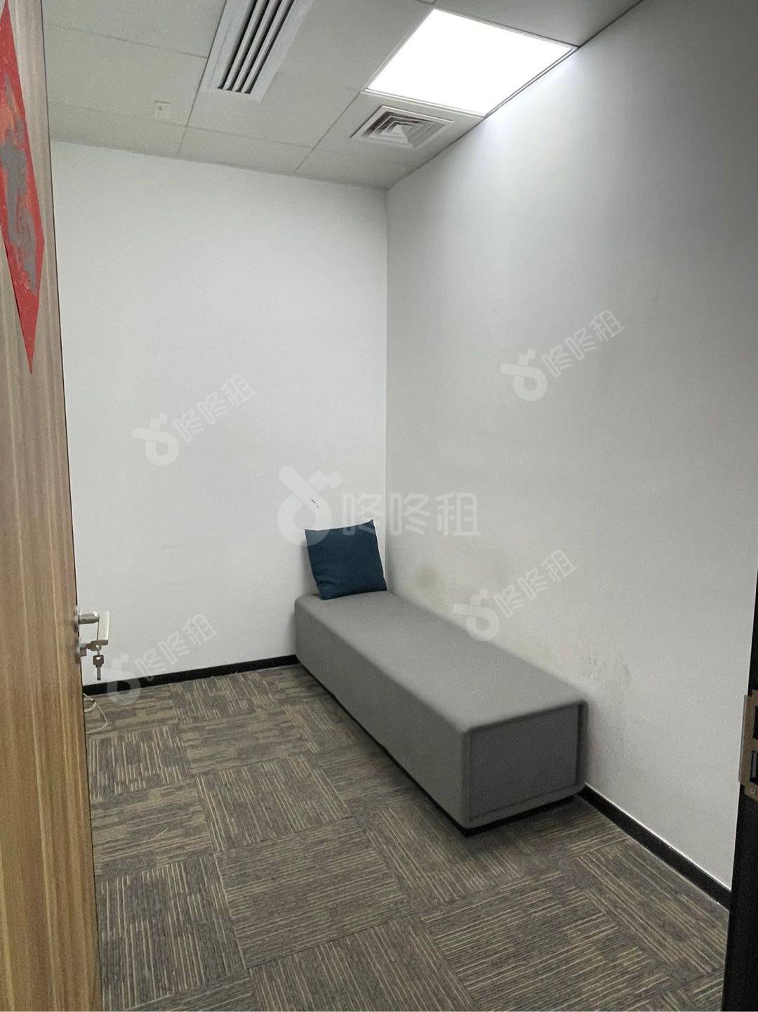 大学城创客小镇_192平_精装_办公室隔间