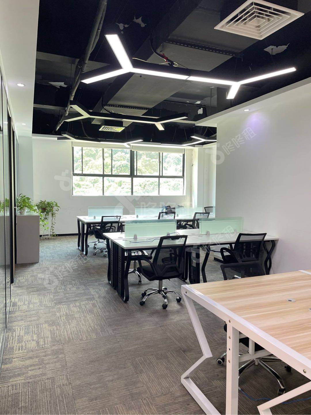 大学城创客小镇_192平_精装_办公室开间