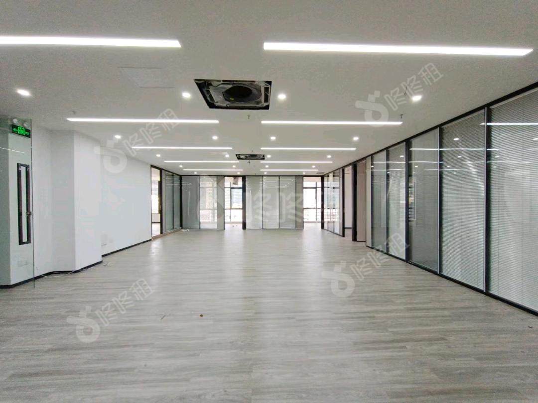 红松大厦_598平_精装_办公室开间