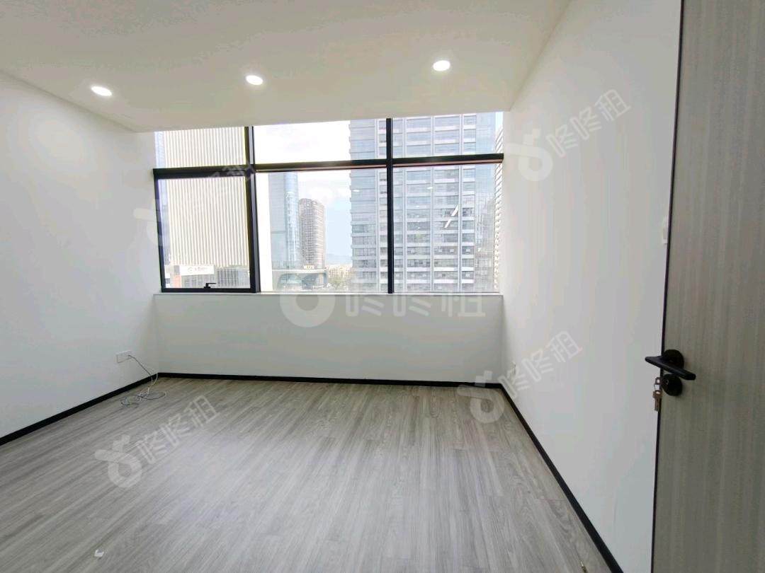 红松大厦_598平_精装_办公室隔间