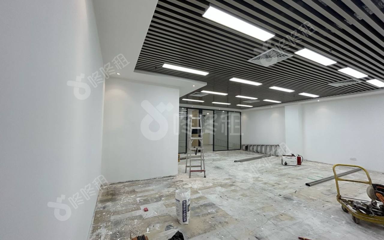 西部硅谷_242平_精装_办公室开间