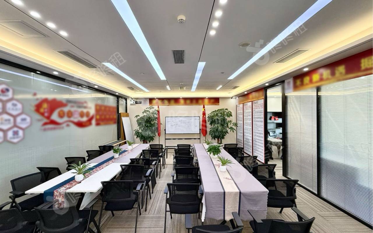 易尚中心_345平_精装_办公室开间