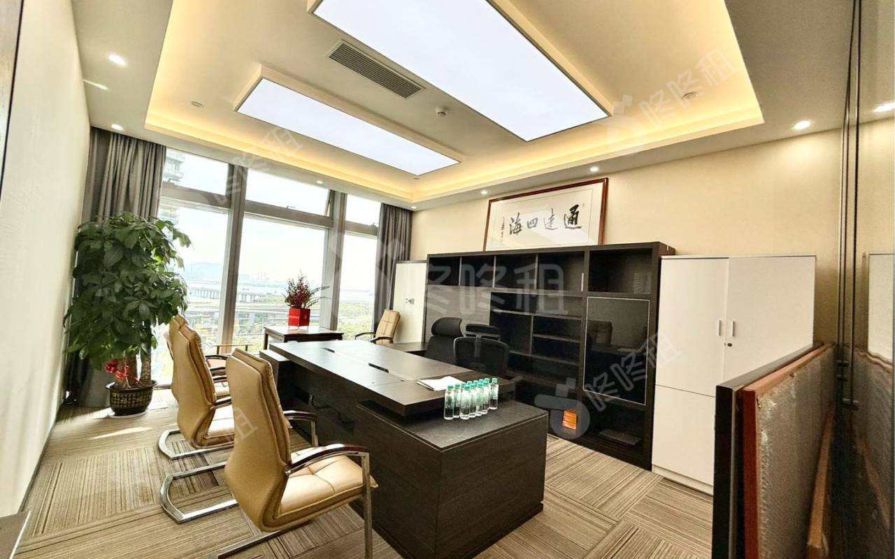 易尚中心_345平_精装_办公室隔间