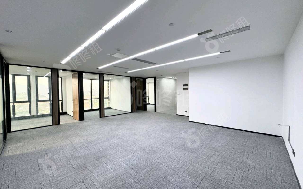 京基御景峯大厦_320平_精装_办公室开间