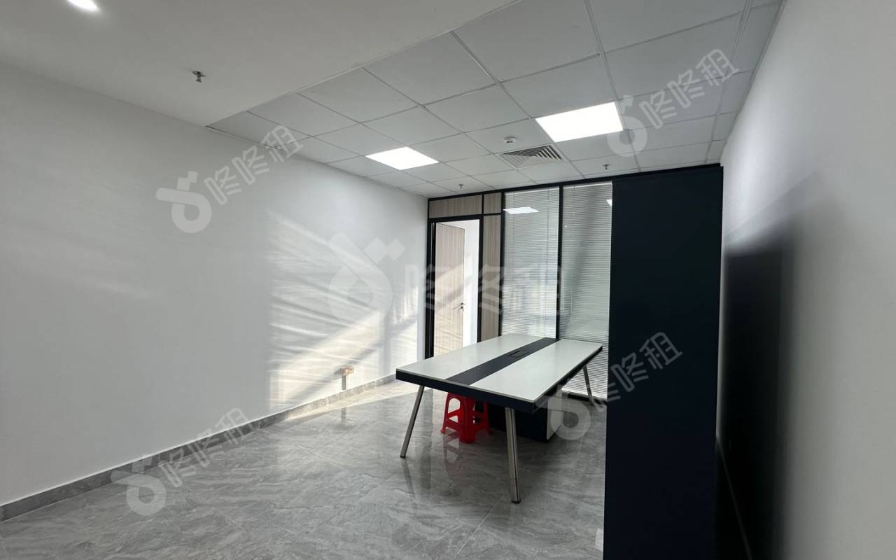 远洋滨海大厦_82平_精装_办公室开间