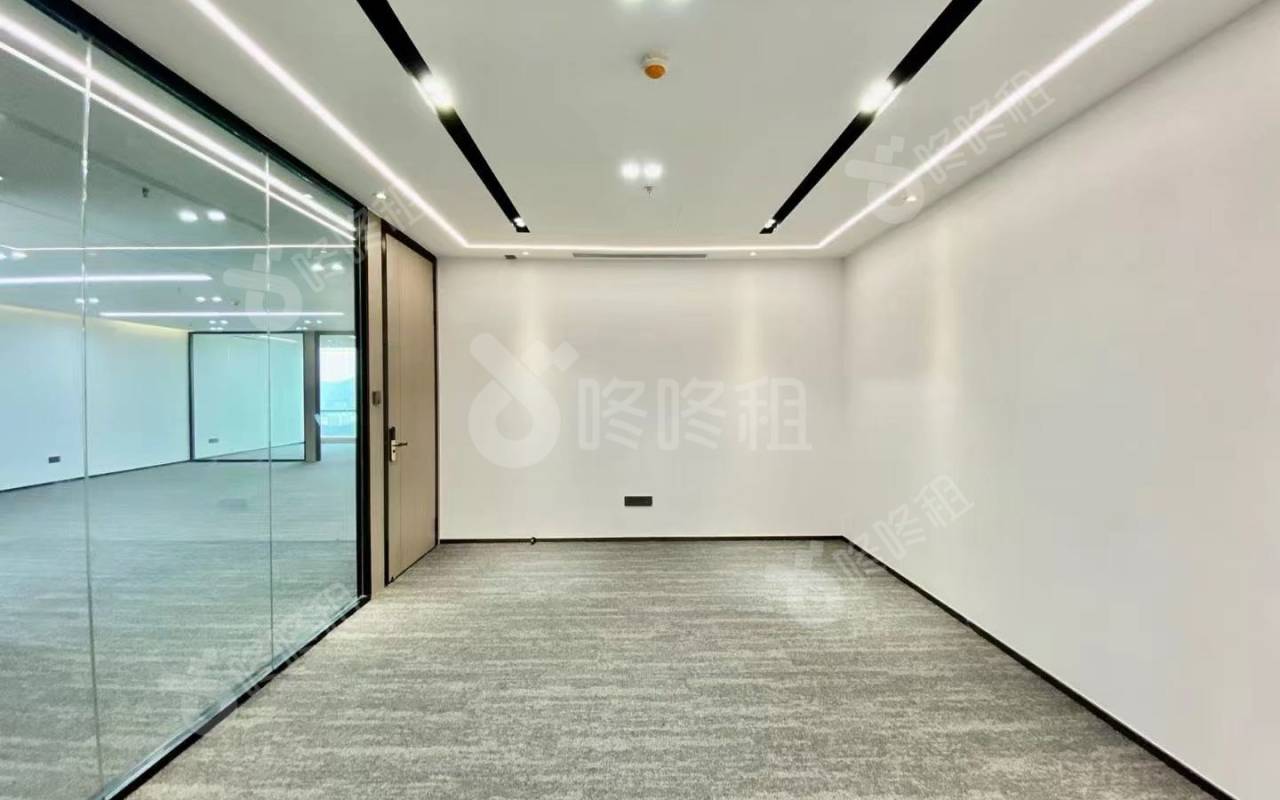 荣超经贸中心_385平_精装_办公室隔间