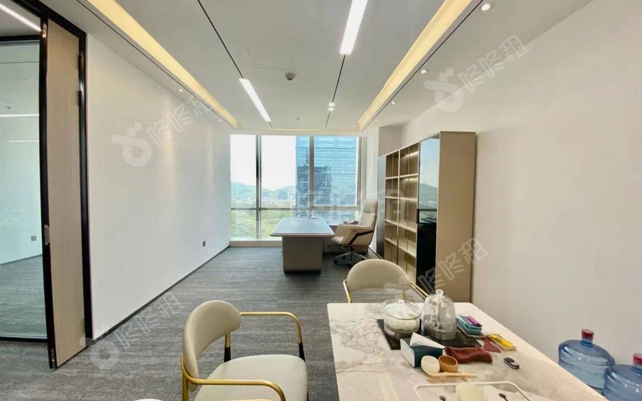 荣超经贸中心_385平_精装_办公室隔间